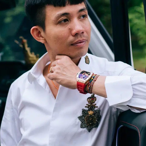 dong-ho-rong-do-cua-minh-nhua-richard-mille-dragon-jackie-chan-tourbillon-1651330311.jpeg