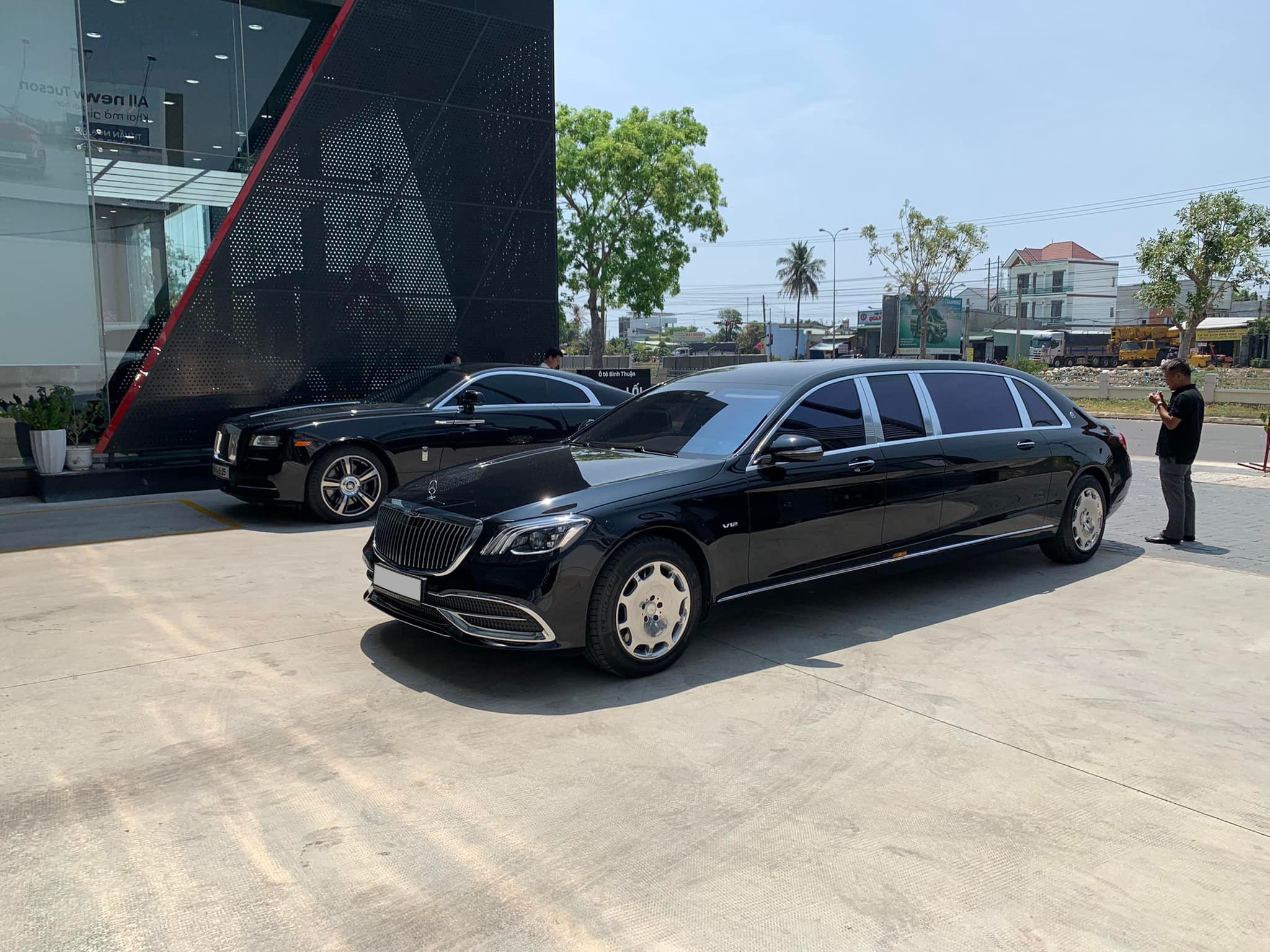 mercedes-maybach-s-650-pullman-ty-phu-bui-thanh-nhon-novaland-1651402323.jpeg