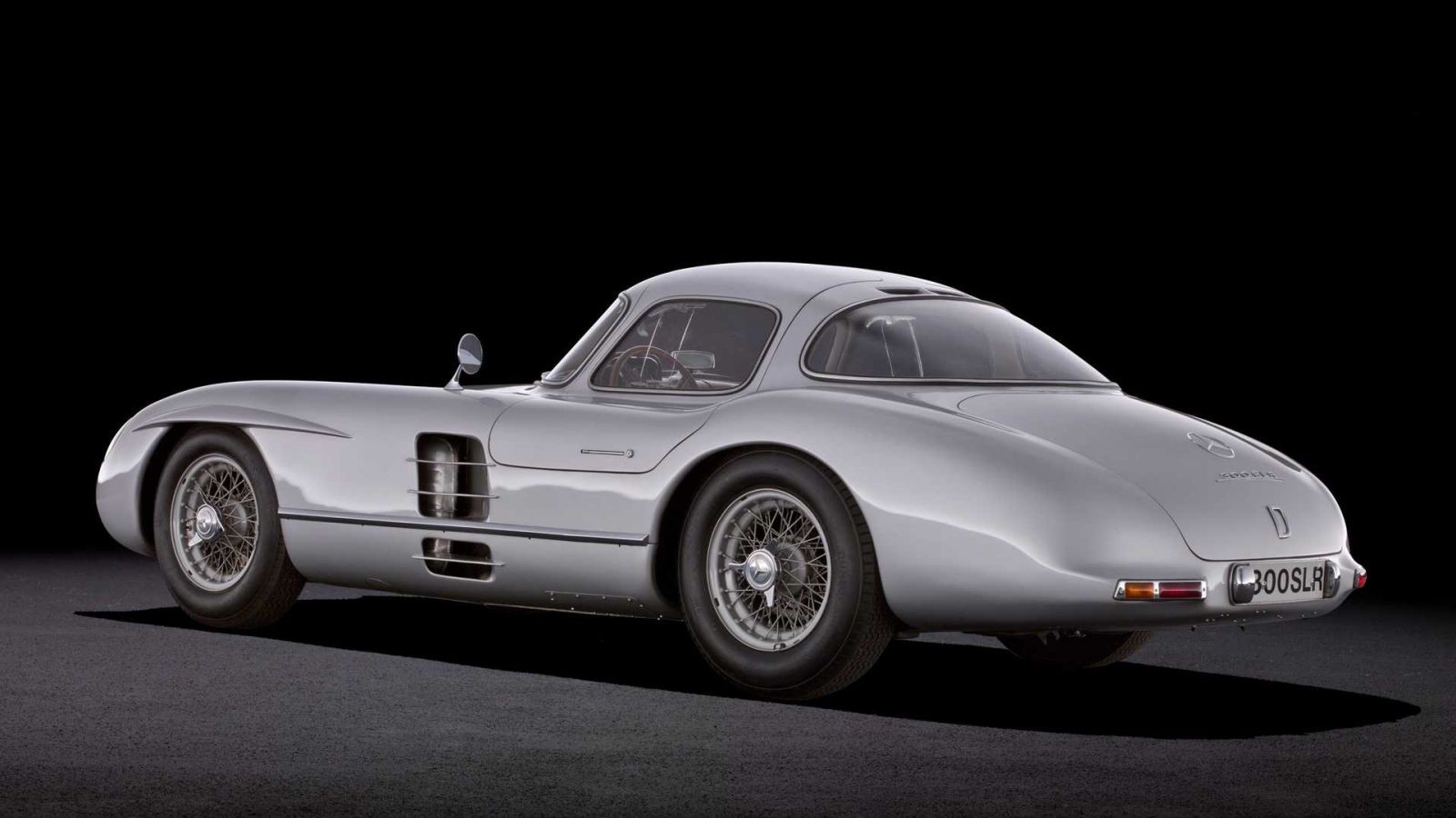 mercedes-benz-300-slr-uhlenhaut-coupe-doi-1955-duoc-ban-gia-ky-luc-142-trieu-usd-nang-mona-lisa-cua-nhung-chiec-xe-hoi-da-co-chu-moi-3-1653546127.jpeg