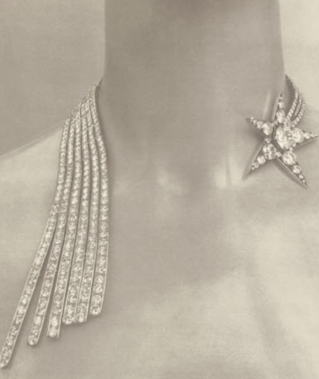 gabrielle-chanel-la-mot-phan-cua-bo-suu-tap-bijoux-de-diamants-chiec-vong-co-sao-choi-1659435346.png