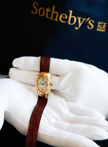 dong-ho-cartier-cheich-trong-phien-dau-gia-cua-sothebys-paris2-1661407052.png