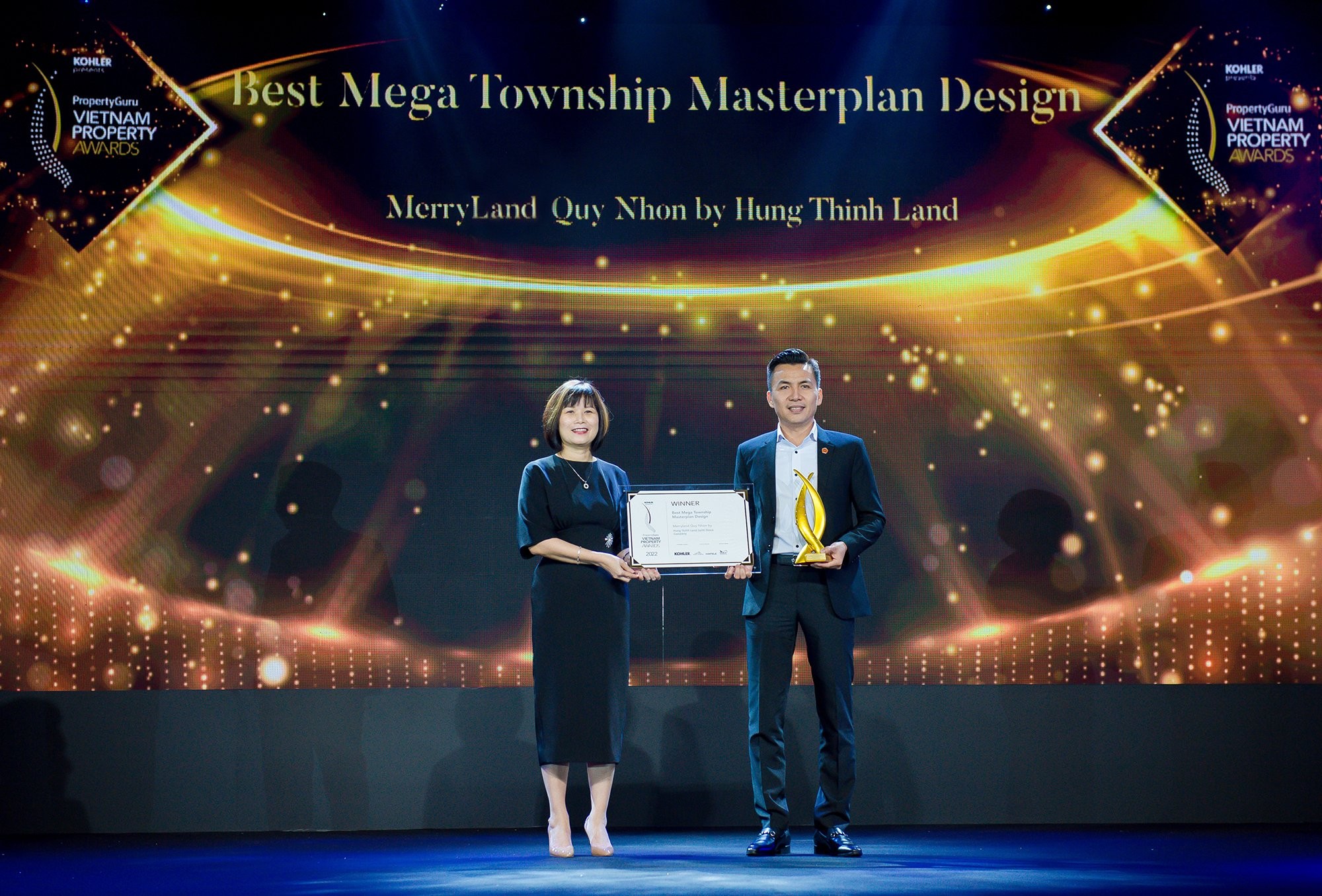 ong-dang-van-vu-duy-dai-dien-tap-doan-hung-thinh-nhan-giai-best-mega-township-masterplan-design-thiet-ke-tong-the-sieu-do-thi-tot-nhat-danh-cho-merryland-quy-nhon-1666663887.jpg