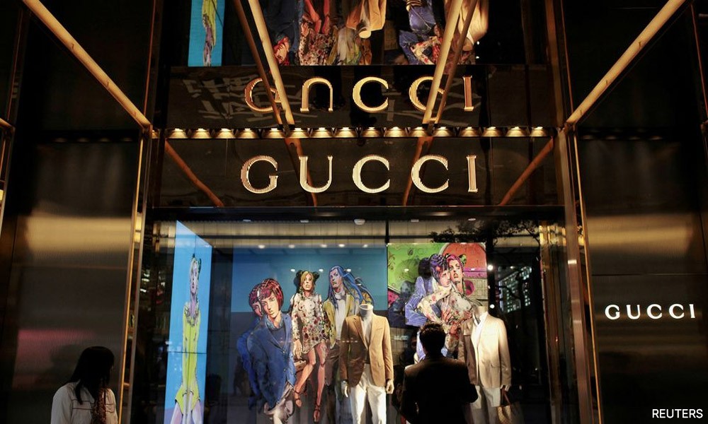 gucci-va-hang-loat-thuong-hieu-dinh-dam-huy-show-o-han-quoc-sau-tham-kich-itaewon-1667204494.jpeg