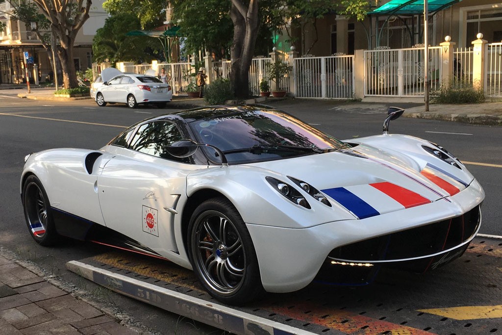 pagani-huayra-1668482579.jpg