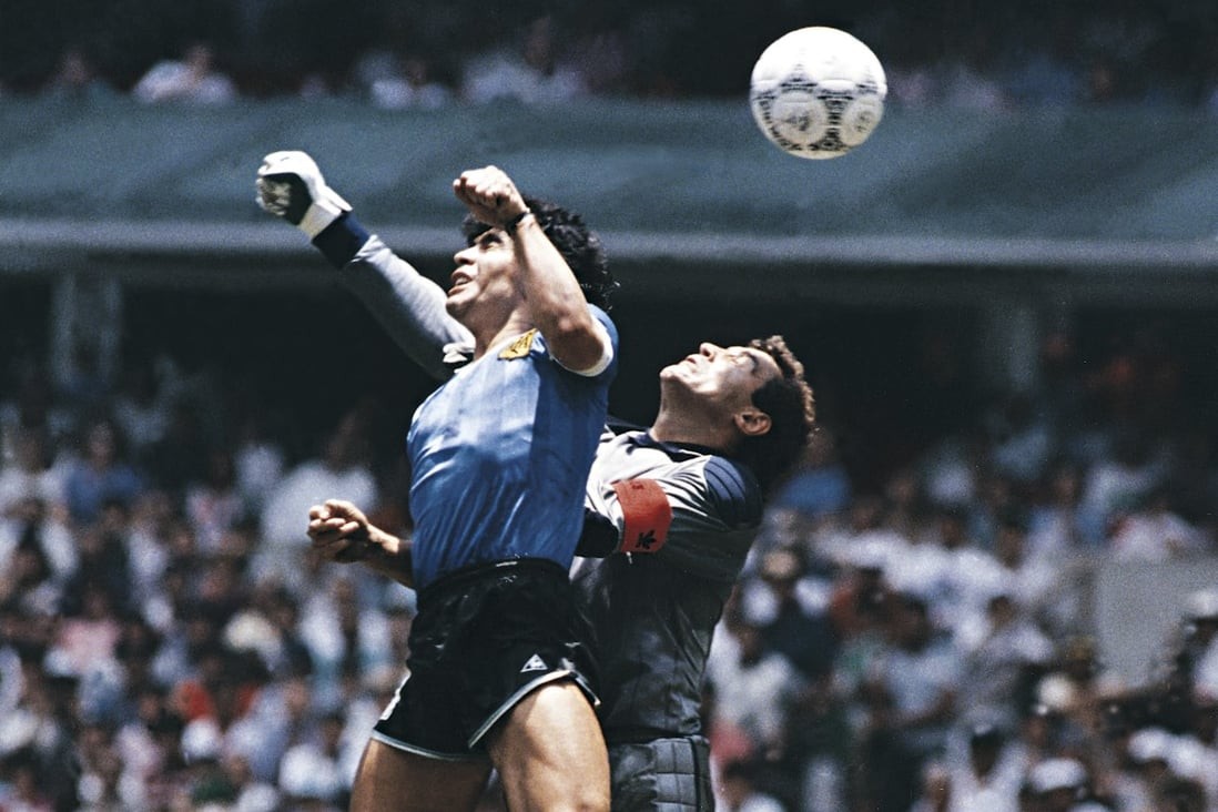 maradona-and-the-hand-of-god-2-1668704137.jpg