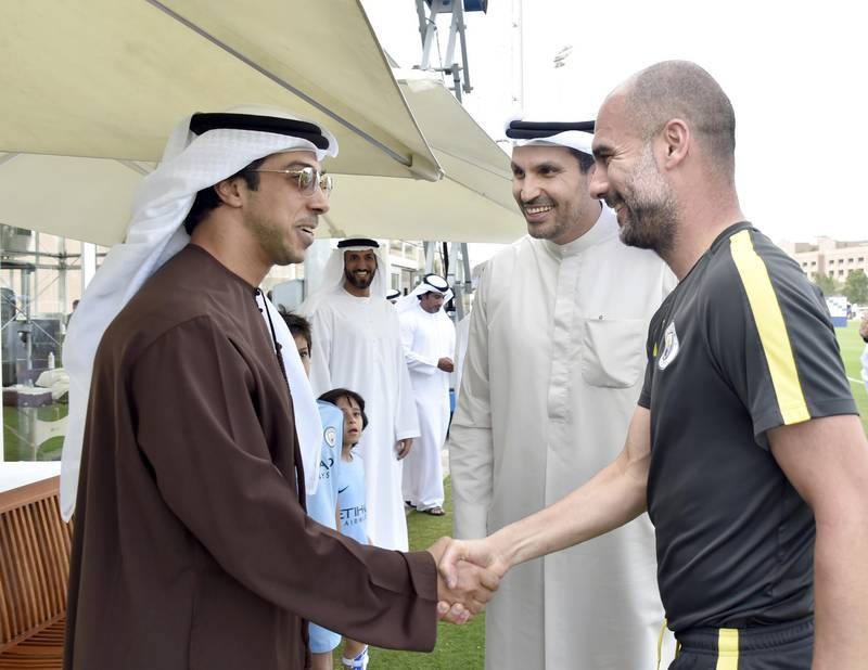 sheikh-mansour-bin-zayed-al-nahyan-mua-lai-manchester-city-1670091450.jpeg