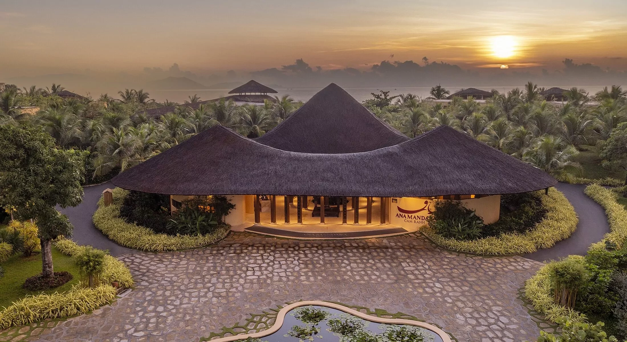 1759726939-ana-mandara-cam-ranh-lobby-sunrise-2-2200x1200-1761713648.jpg