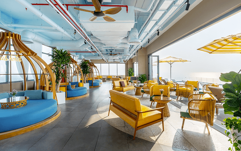 sky-bar-tang-thuong-tai-khach-san-vias-hotel-vung-tau-duoc-thiet-ke-hien-dai-va-phong-khoang-1768807695.png