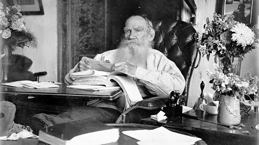 lev-tolstoy-dai-van-hao-1645549322.jpeg