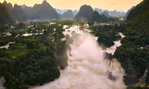 Hình ảnh 'dữ dội hiếm thấy' của thác Bản Giốc vào tháng 10