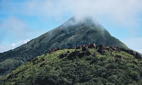 Mê mẩn giữa biển mây trên 'nóc nhà' Quảng Trị