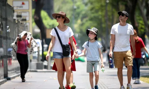 Việt Nam lập kỷ lục đón khách quốc tế, cao nhất lịch sử