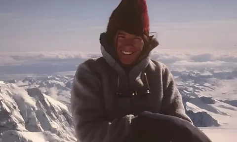 Nữ vận động viên Mỹ rơi xuống vực khi sắp chạm đỉnh Everest