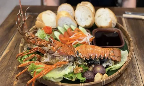 Khách Tây ăn bánh mì từ 24.000 đồng đến hơn 1 triệu ở TPHCM, nhận xét bất ngờ