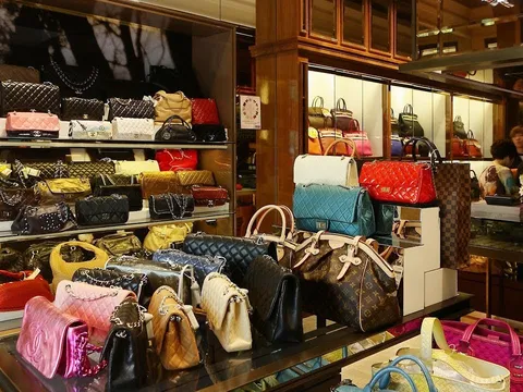 Thị trường hàng hiệu cao cấp đã qua sử dụng hút khách