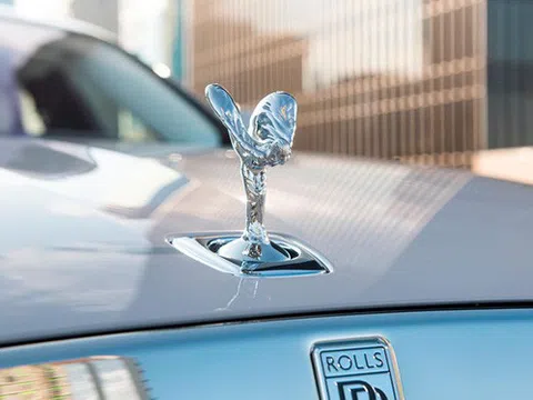 Phía sau biểu tượng cô gái huyền thoại trên mỗi chiếc siêu xe Rolls-Royce là bi kịch tình yêu tạo nên kiệt tác trong làng ô tô