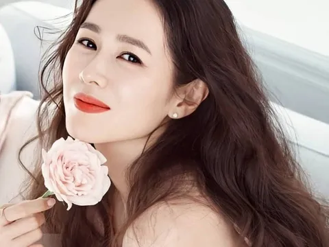 Phim '39' do Son Ye Jin diễn vai chính: ngập tràn đồ hiệu xa xỉ như túi xách Valentino, đồng hồ Longines, tỷ suất người xem thấp nhất