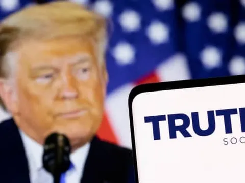 Cựu Tổng thống Donald Trump rời công ty truyền thông của mình trước khi có trát hầu toà liên bang 
