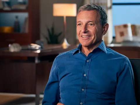Walt Disney đưa cựu giám đốc Bob Iger quay trở lại điều hành, tổng lương thưởng dự kiến hơn 27 triệu USD mỗi năm