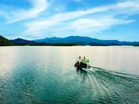 Hồ Hàm Thuận (Lâm Đồng): Vẻ đẹp kiệt tác của thiên nhiên