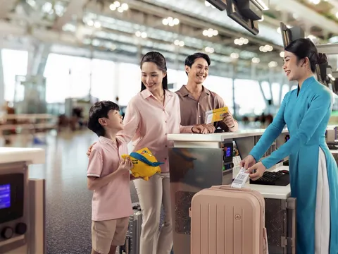 Vietnam Airlines bắt đầu thu phí hành lý xách tay quá cước tại cửa máy bay