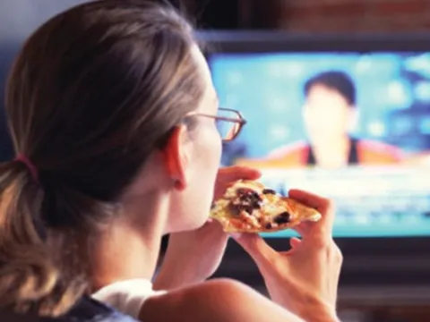 Ảnh hưởng của tâm lý và thói quen ăn uống đến cân nặng