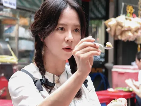 Nữ du khách Hàn thử món ăn 'tệ nhất Việt Nam', vài giây sau bật ra 1 câu ngoài dự đoán