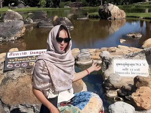 Dòng suối đặc biệt có thể luộc chín trứng khiến khách Việt thích thú