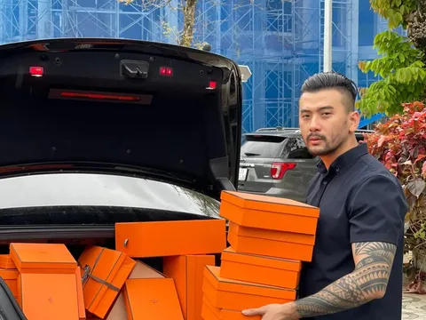 "Người yêu tin đồn" 9 năm của Shark Khoa khoe dọn nhà nhưng nhìn qua liền phát hiện “dân chơi nhà giàu đây rồi”