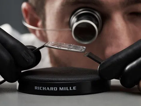 Đồng hồ Richard Mille mỏng nhất thế giới giá 1,8 triệu USD