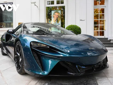 Cận cảnh siêu xe hybrid McLaren Artura giá gần 15 tỷ đồng trên đường phố Hà Nội