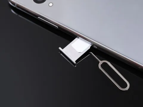 Hết "ngã ngửa" vì que chọc sim SIM-eject được Apple bán với giá gần 100 nghìn, khách hàng bất ngờ hơn khi dạo giá phụ kiện khác