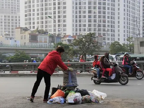 Từ 25/8/2022: Vứt rác, đổ nước thải trên vỉa hè, lòng đường bị phạt từ 1-2 triệu đồng