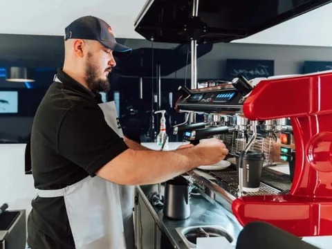 Đặc quyền VIP khi mua một ly espresso giá 1,4 triệu đồng của hãng siêu xe Bugatti