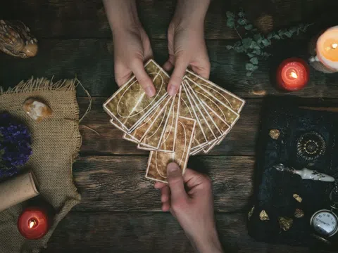 Đi xem bài tarot, cô gái bị lừa nộp 2,2 tỷ đồng để giải đại hạn