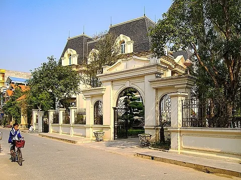 Choáng ngợp ngôi làng Việt gần nghìn năm tuổi có hơn 100 tỷ phú, có cả ông chủ toà tháp từng cao nhất nước, bên trong hoành tráng ngỡ ngàng