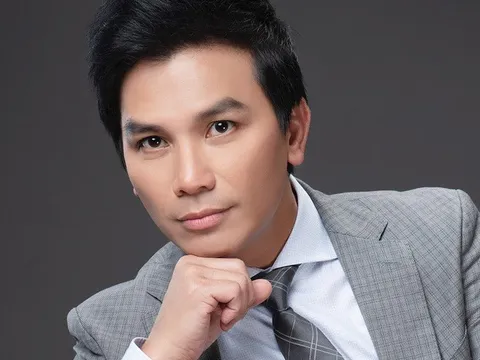 Ca sĩ Mạnh Quỳnh tuổi 52: Sống viên mãn trong biệt thự tại Mỹ cùng vợ xinh đẹp, làm tài chính