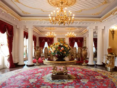 Đẳng cấp biệt thự hơn 500 tỷ đồng có khuôn viên 4000m2, hàng cây tùng hơn 800 năm tuổi tại Quảng Ninh, xa hoa như cung điện
