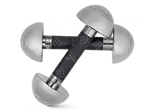 Louis Vuitton bán cặp tạ tay với giá 61,5 triệu đồng, chứng minh sức nặng đồng tiền là có thật!