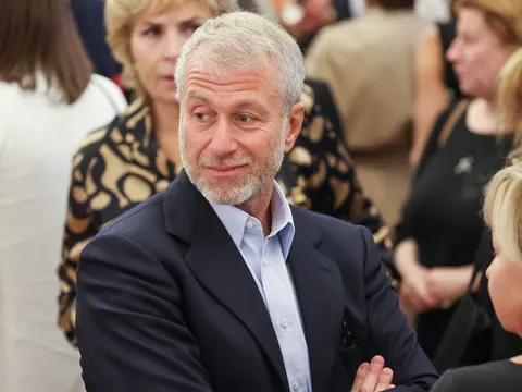 Bộ sưu tập siêu xe, du thuyền và máy bay của tỷ phú Roman Abramovich