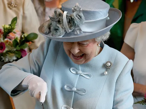 Lí do Nữ hoàng Anh Elizabeth không dám tiết lộ món ăn yêu thích