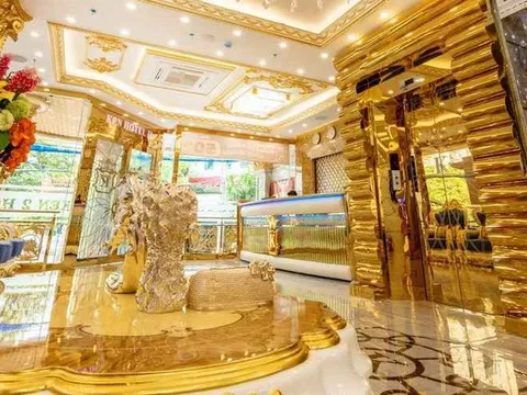 Thiếu gia bí ẩn gom từng đồng lương chạy bàn ở McDonald's để mở chuỗi khách sạn đất vàng