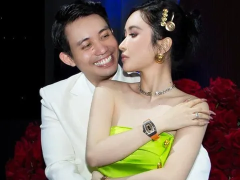 Chiều vợ số 1 như đại gia Minh Nhựa: Cả một thập kỉ bên nhau, không ngại "đội vợ lên đầu", vợ thích là mua bằng được