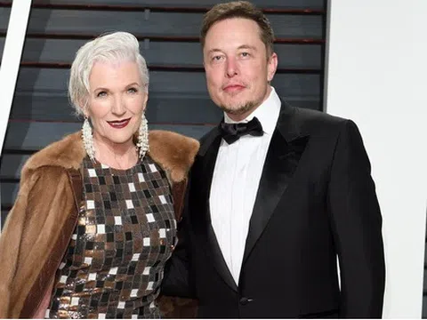 Mẹ của tỷ phú Elon Musk nuôi dạy 3 người con thành tài: Nhận ra con trai là thần đồng từ năm 3 tuổi nhờ một dấu hiệu, đặc biệt không đối xử với các con như những đứa trẻ