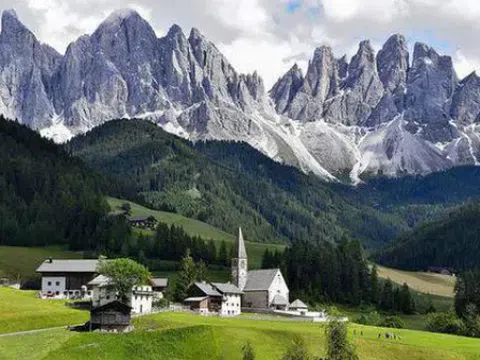 Rặng núi Dolomities phía Bắc nước Ý: Kiệt tác thiên nhiên được UNESCO công nhận là di sản thế giới