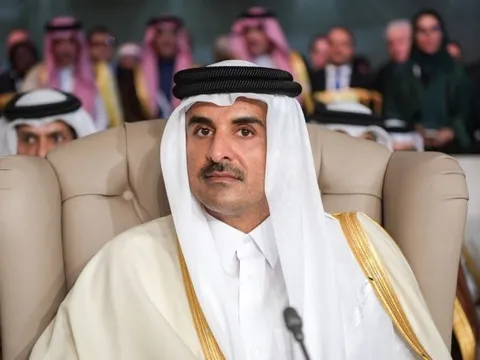 Thành viên hoàng gia Qatar tiêu tiền kiểu ngược đời: Từ chối penthouse vì thang máy không đủ vệ sĩ đứng, mua dãy nhà “lụp xụp" chỉ 47 triệu USD